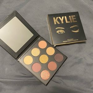 Kylie Cosmetics Makeup - Kylie Cosmetic Sorta Sweet Palette Kylie Cosmetics Makeup - Kylie Cosmetic Sorta Sweet Palette